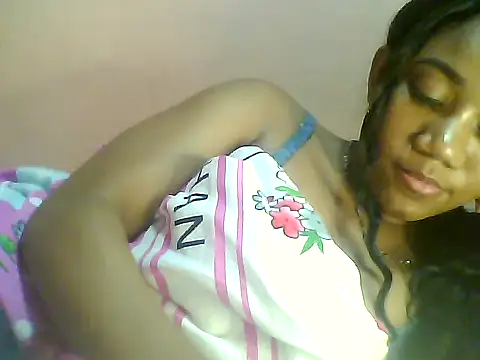 Snapshot of Fariana01 chatting on 01/13/25, 11:27 Fariana01 online show from 01/13/25, 11:27