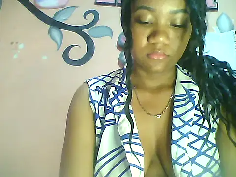 Snapshot of Fariana01 chatting on 01/28/25, 12:15 Fariana01 online show from 01/28/25, 12:15