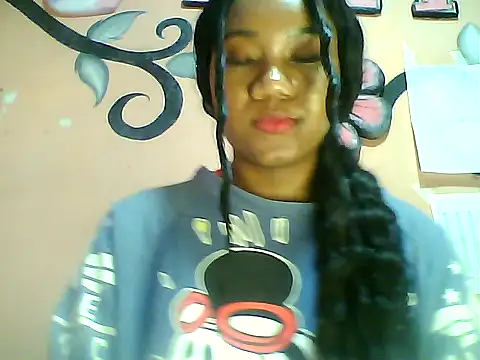 Snapshot of Fariana01 chatting on 02/05/25, 03:13 Fariana01 online show from 02/05/25, 03:13