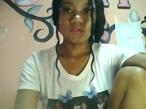 Snapshot of Fariana01 chatting on 02/05/25, 10:33 Fariana01 online show from 02/05/25, 10:33