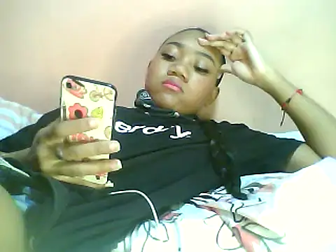 Snapshot of Fariana01 chatting on 02/08/25, 03:08 Fariana01 online show from 02/08/25, 03:08