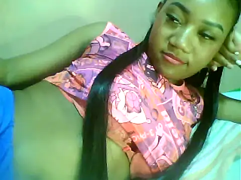 Snapshot of Fariana01 chatting on 02/13/25, 01:40 Fariana01 online show from 02/13/25, 01:40