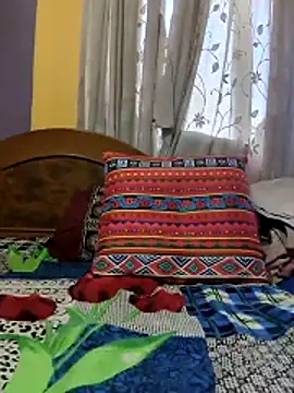 Snapshot of surabhi09 chatting on 06/18/26, 12:42 surabhi09 online show from 06/18/26, 12:42
