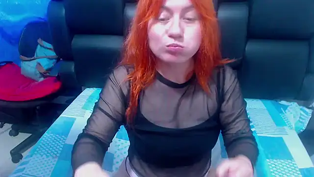 Snapshot of XxMiaSexxyHotxX chatting on 10/09/25, 02:04 XxMiaSexxyHotxX online show from 10/09/25, 02:04