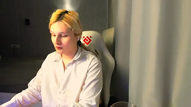 Kleo Godde online show from 11/19/25, 07:25