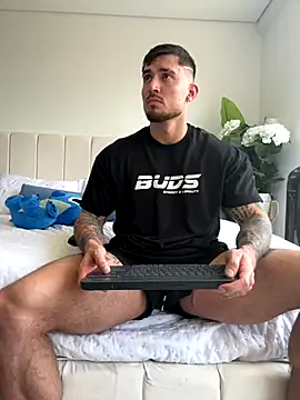 DimitriSullivan  online show from 09/17/25, 07:04