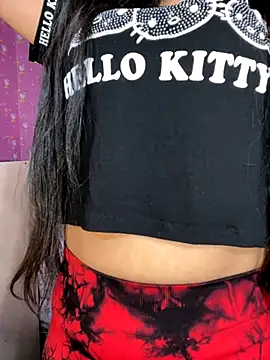 Snapshot of Velyn_18 chatting on 11/12/25, 03:29 Velyn 18 online show from 11/12/25, 03:29