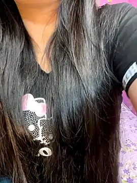 Snapshot of Velyn_18 chatting on 11/14/25, 04:00 Velyn 18 online show from 11/14/25, 04:00