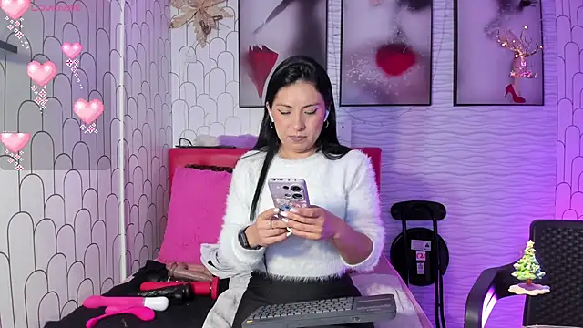 Snapshot of Ella_Rousse chatting on 12/19/24, 12:34 Ella Rousse online show from 12/19/24, 12:34