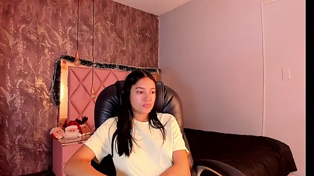 SKYLERWHIITEE online show from 12/19/24, 06:23