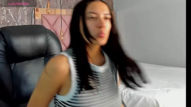 SKYLERWHIITEE online show from 01/08/25, 08:49