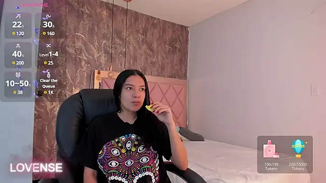 SKYLERWHIITEE online show from 03/02/25, 09:42