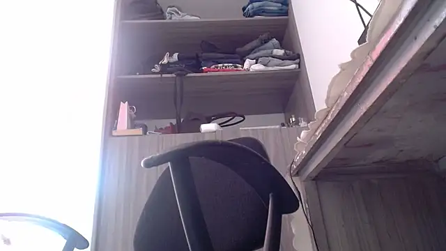 Snapshot of nicolle_milf1978 chatting on 06/03/26, 02:33 nicolle milf1978 online show from 06/03/26, 02:33