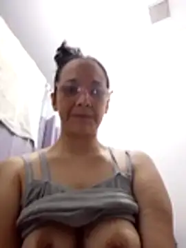 Snapshot of nicolle_milf1978 chatting on 06/14/26, 04:25 nicolle milf1978 online show from 06/14/26, 04:25