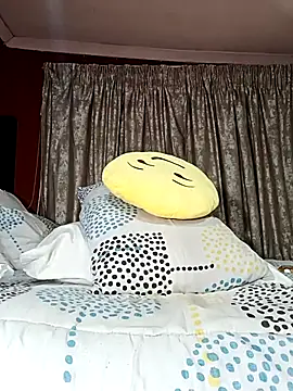 Snapshot of Wildblack22 chatting on 10/15/25, 08:42 Wildblack22 online show from 10/15/25, 08:42