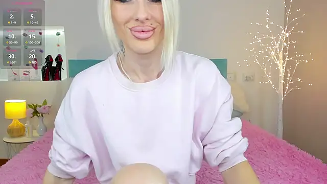 Snapshot of Lana_kitty__ chatting on 01/30/25, 10:19 Lana kitty online show from 01/30/25, 10:19