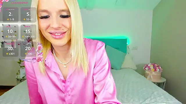 Snapshot of Lana_kitty__ chatting on 03/08/25, 03:50 Lana kitty online show from 03/08/25, 03:50
