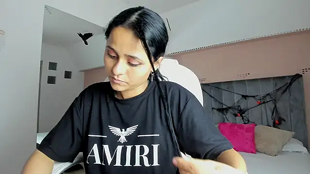 Giselle Roldan online show from 10/11/25, 03:50