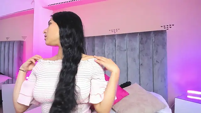 Giselle Roldan online show from 12/05/25, 04:21