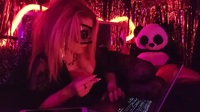 anonymouszN online show from 01/08/25, 08:29