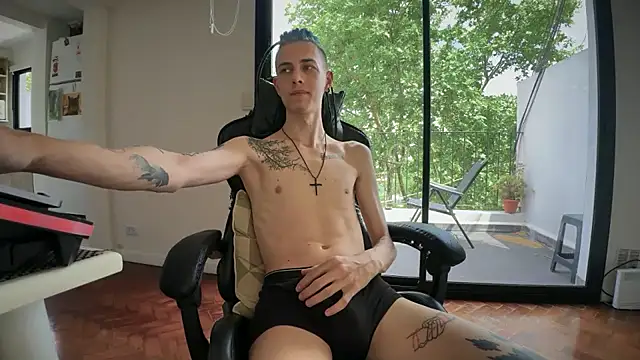 Den BlueXx online show from 11/12/25, 04:51