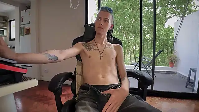 Den BlueXx online show from 11/18/25, 08:02