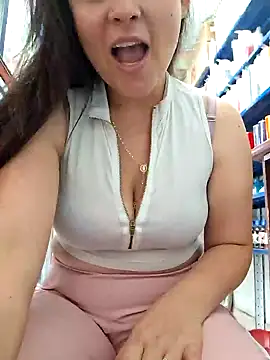 Snapshot of nidia2026 chatting on 02/06/25, 02:37 nidia2026 online show from 02/06/25, 02:37