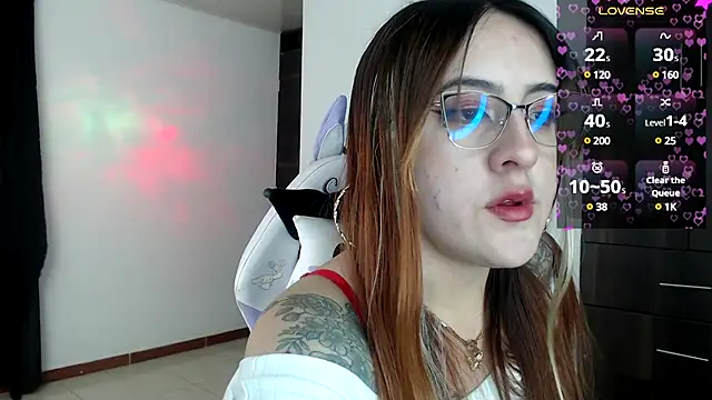 SarahXRusso online show from 12/11/24, 01:37