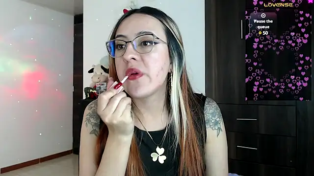 SarahXRusso online show from 12/15/24, 04:40