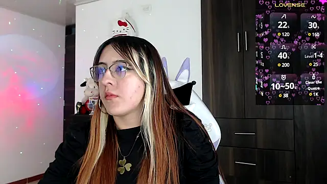 SarahXRusso online show from 12/18/24, 03:04