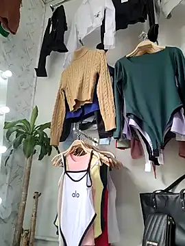 SarahXRusso online show from 12/20/24, 08:23