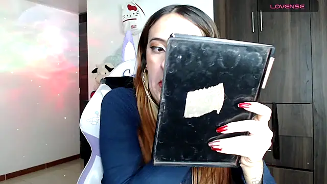 SarahXRusso online show from 12/23/24, 12:57