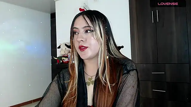 SarahXRusso online show from 12/26/24, 01:51