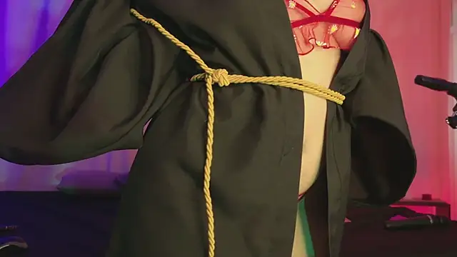 Snapshot of Little_maeve chatting on 02/23/25, 10:09 Little maeve online show from 02/23/25, 10:09