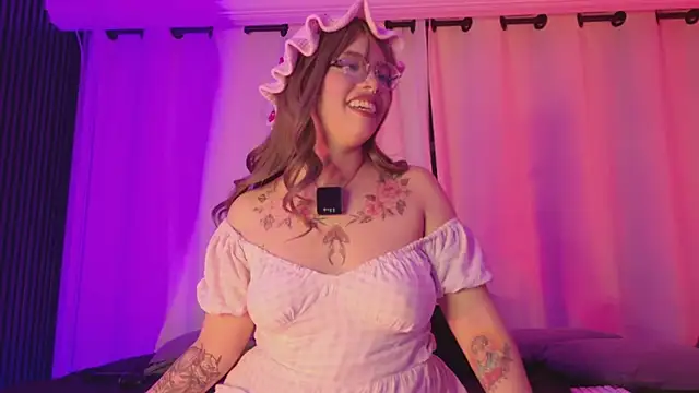 Snapshot of Little_maeve chatting on 02/27/25, 11:48 Little maeve online show from 02/27/25, 11:48