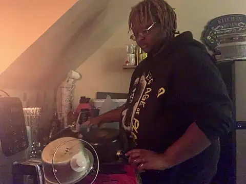 BigKittyRaven online show from 12/31/24, 04:46