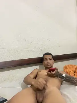 Snapshot of NovoRio chatting on 12/05/24, 02:11 NovoRio online show from 12/05/24, 02:11