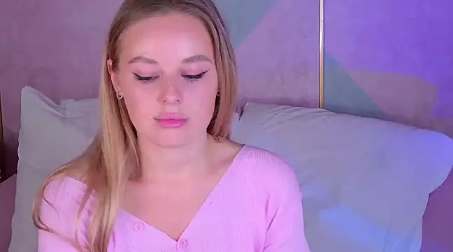 BeatriceEsmont online show from 03/04/25, 04:06