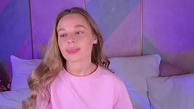 BeatriceEsmont online show from 03/19/25, 08:32