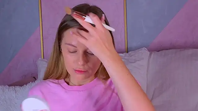 BeatriceEsmont online show from 10/16/25, 07:26