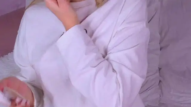 BeatriceEsmont online show from 10/27/25, 07:29