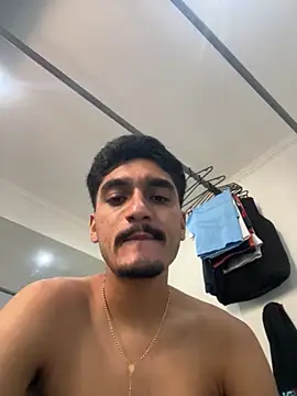 Snapshot of latin_bbc chatting on 10/28/25, 08:33 latin bbc online show from 10/28/25, 08:33