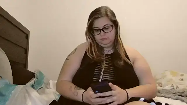 HoneyBear19 online show from 05/05/26, 03:42