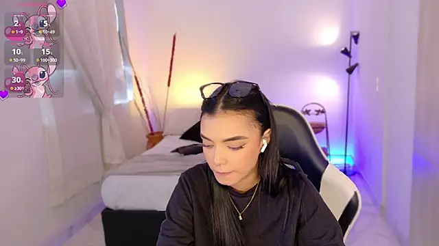 AnabelWolf online show from 10/30/25, 03:57