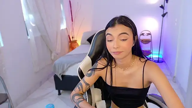 AnabelWolf online show from 11/11/25, 03:23