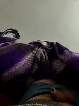 Snapshot of shale26 chatting on 12/17/24, 04:32 shale26 online show from 12/17/24, 04:32