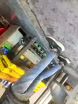 Snapshot of shale26 chatting on 03/05/25, 02:57 shale26 online show from 03/05/25, 02:57