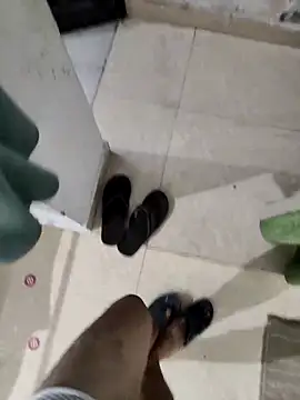 Snapshot of shale26 chatting on 03/15/25, 06:14 shale26 online show from 03/15/25, 06:14