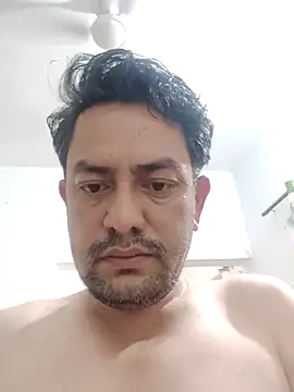 Snapshot of shale26 chatting on 03/17/25, 03:36 shale26 online show from 03/17/25, 03:36