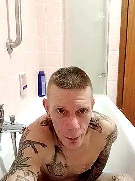 Snapshot of Tattooguy_86 chatting on 11/15/25, 03:52 Tattooguy 86 online show from 11/15/25, 03:52